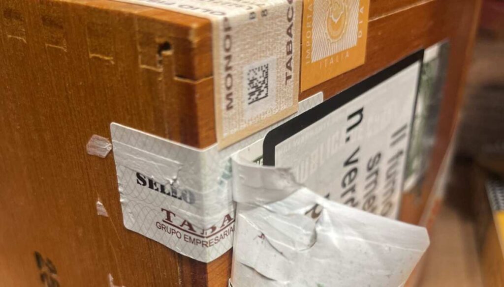 Sigillo Tabacuba sulla scatola di sigari habanos